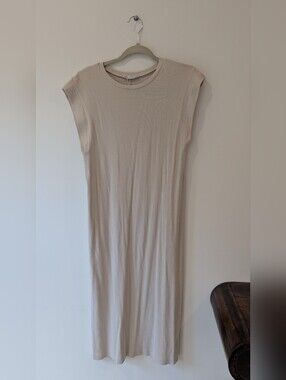 ZARA Seeveless Beige Knit Midi Dress